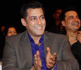 Salman Khan goes Gangnam style at Big Star Entertainment awards